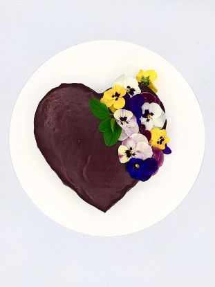 Picture of BIO - Herz-Sachertorte ca. 400g (Blumen nach Saison)